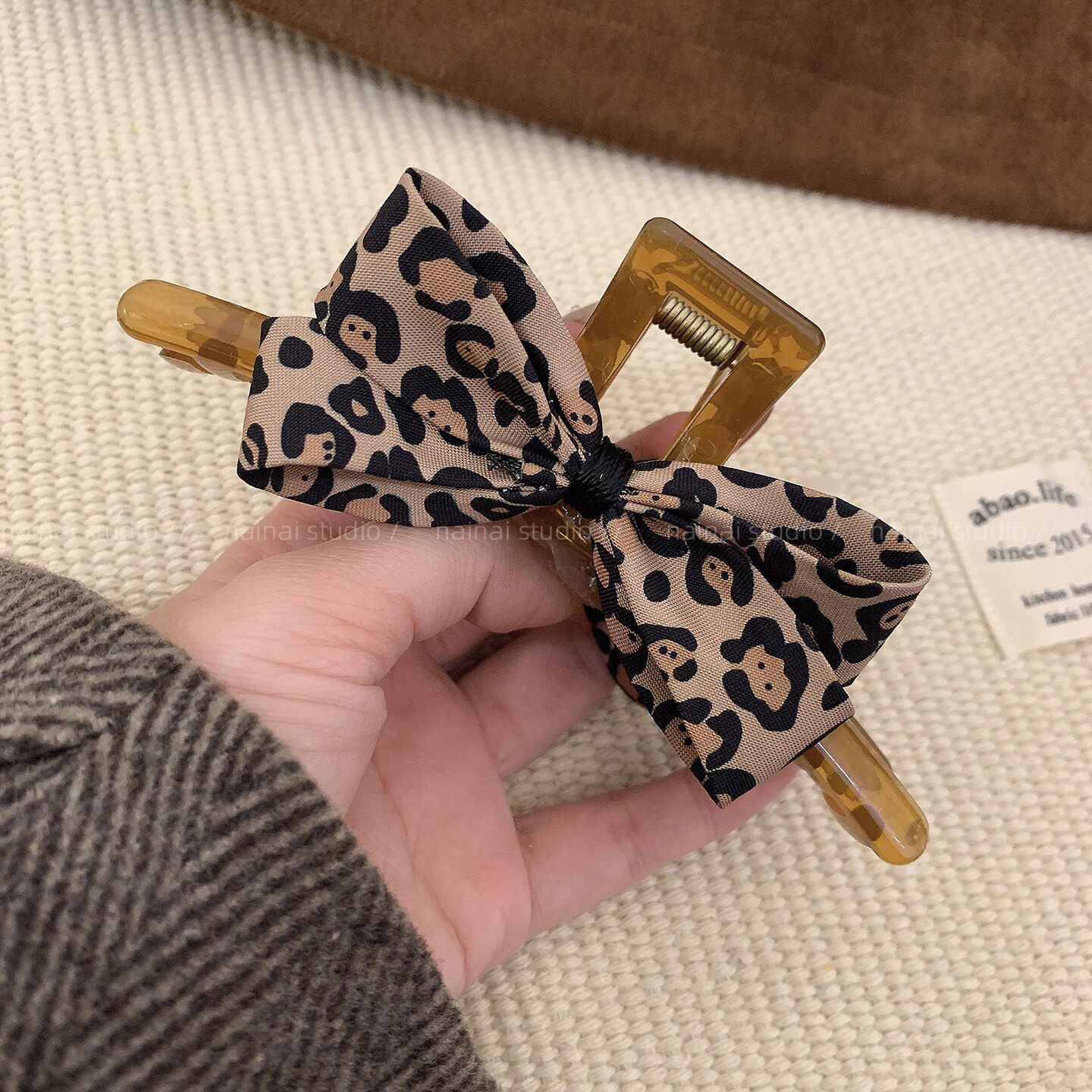 豹纹蝴蝶结抓夹~蝴蝶结甜酷辣妹小众设计后脑勺盘发鲨鱼夹发抓女A