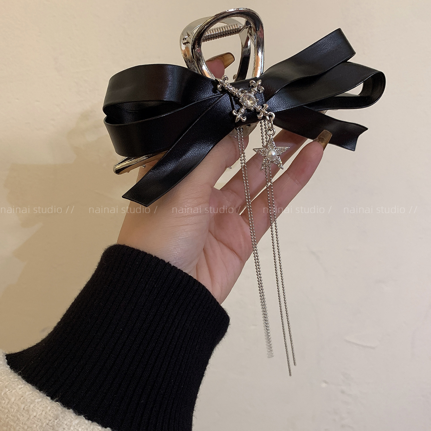 黑色蝴蝶结抓夹~皮革双面星星小众设计高级感后脑勺盘发鲨鱼夹女A