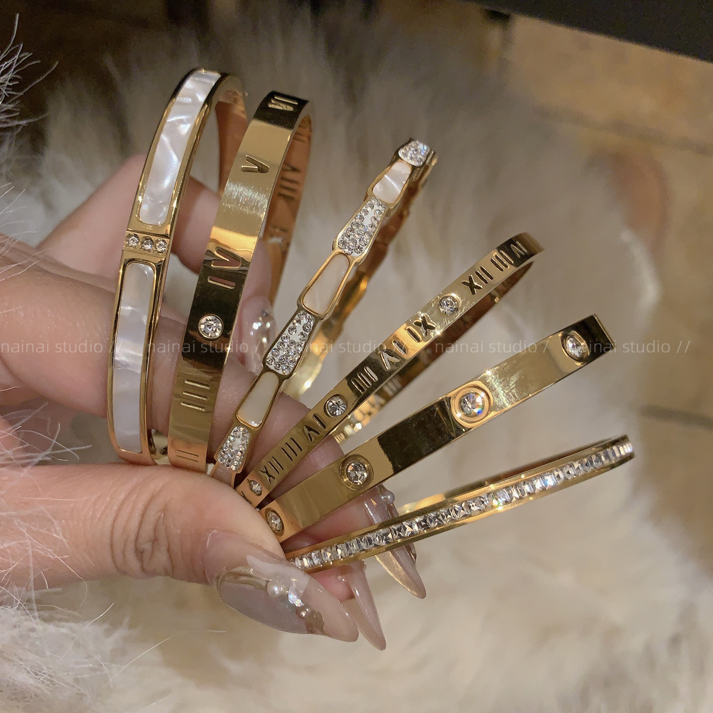 钛钢不掉色！高级感轻奢母贝小众设计手镯手饰气质字母镶钻手链女