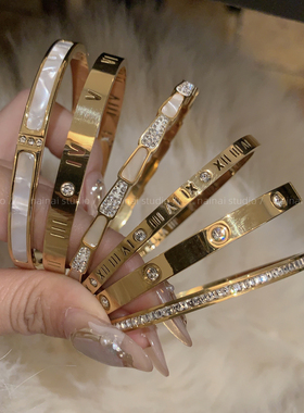 钛钢不掉色！高级感轻奢母贝小众设计手镯手饰气质字母镶钻手链女