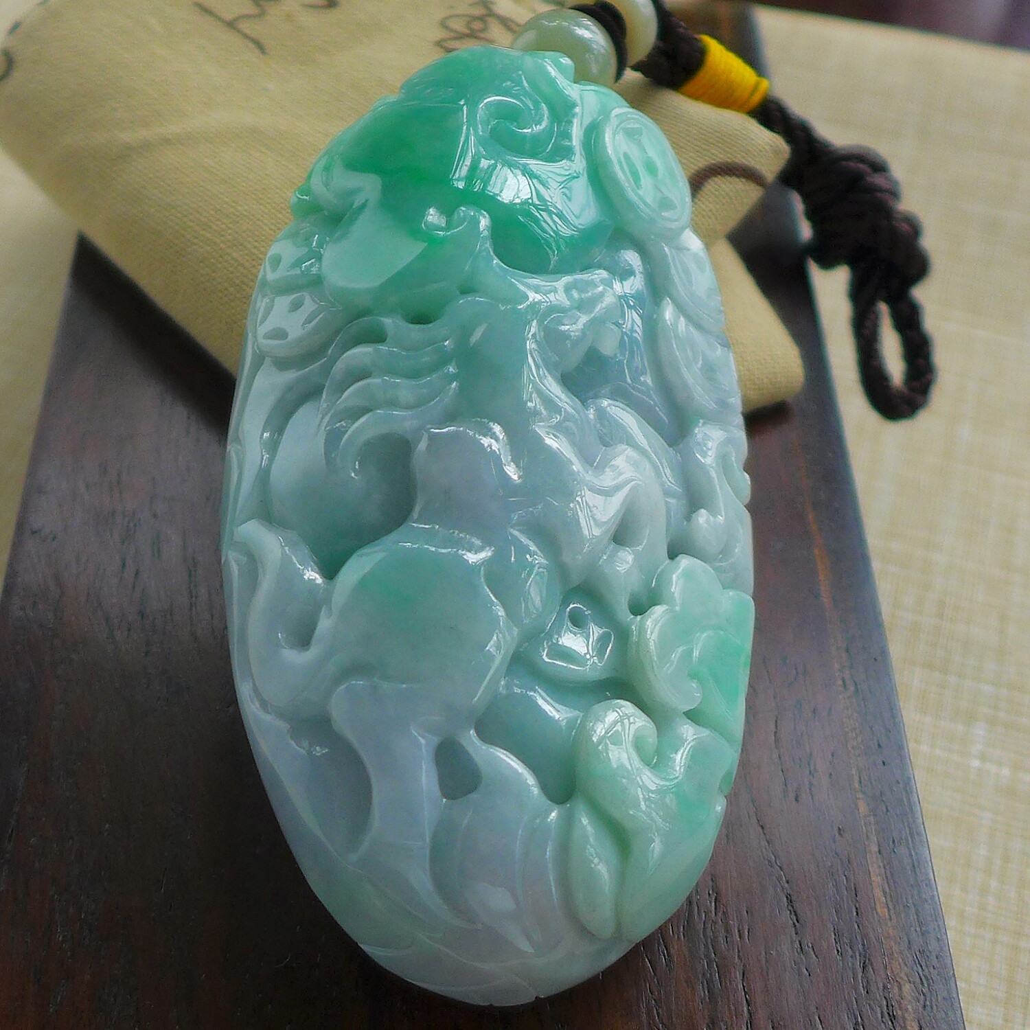 转运珍藏711# A货老种阳绿浅紫冰润细腻精雕厚装马到成功翡翠把件