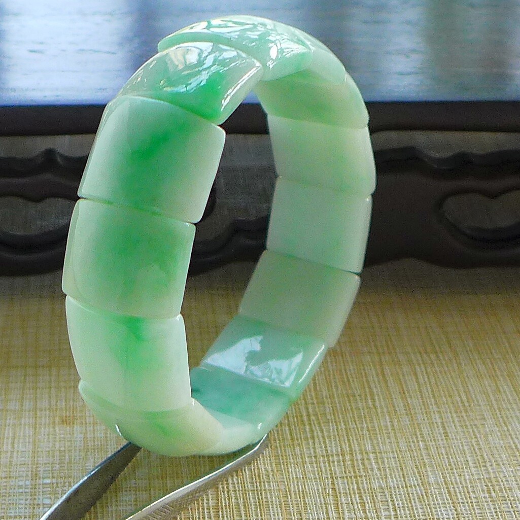 精品配证478# A货冰糯种飘阳绿水润细腻宽厚边镯形翡翠手链手排