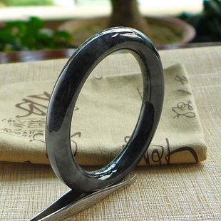 A货乌鸡种乌黑油亮水润细腻59mm圈口胖圆条边翡翠手镯 配证127