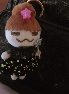 日本reefur梨花娃娃黑色星星仙女棒毛绒包挂件圣诞树新年装饰挂饰