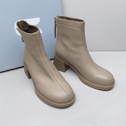 comely/康莉正品撤柜休闲时尚圆头粗跟女新款羊皮后拉链时装短靴