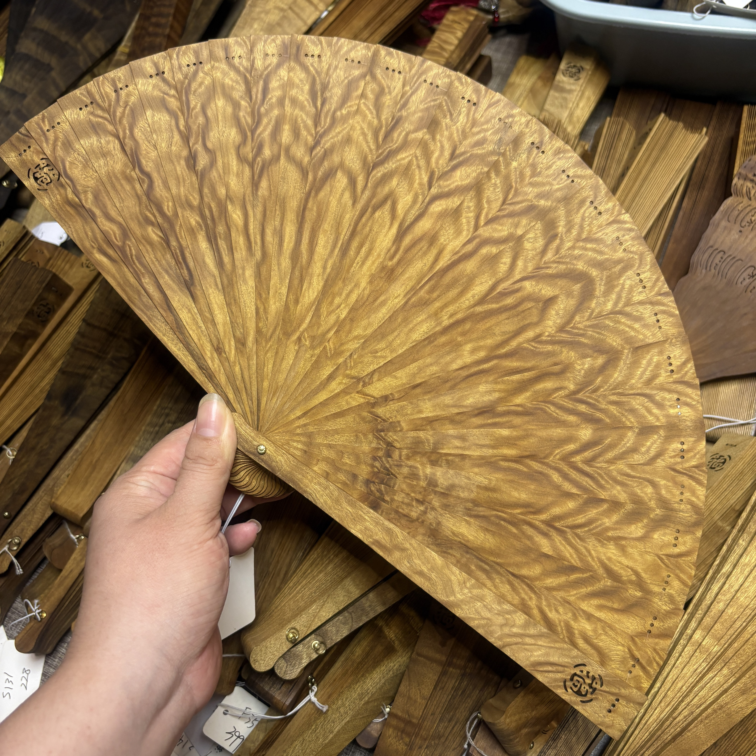金丝楠木扇子中式折扇小叶桢楠工艺扇实木苏扇中国风特殊3D纹木扇