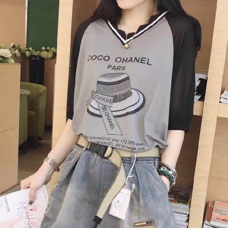 欧洲站2019夏季新款女装V领上衣宽松显瘦COCO字母帽子图案拼色T恤在类目 女装/女士精品, T恤中 - 来自Buy2taobao.com提供专业的淘宝代购服务