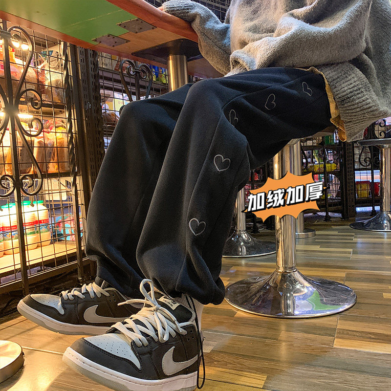 点击转化爱心刺绣加绒加厚运动卫裤！男女中性宽松直筒裤NB683图片