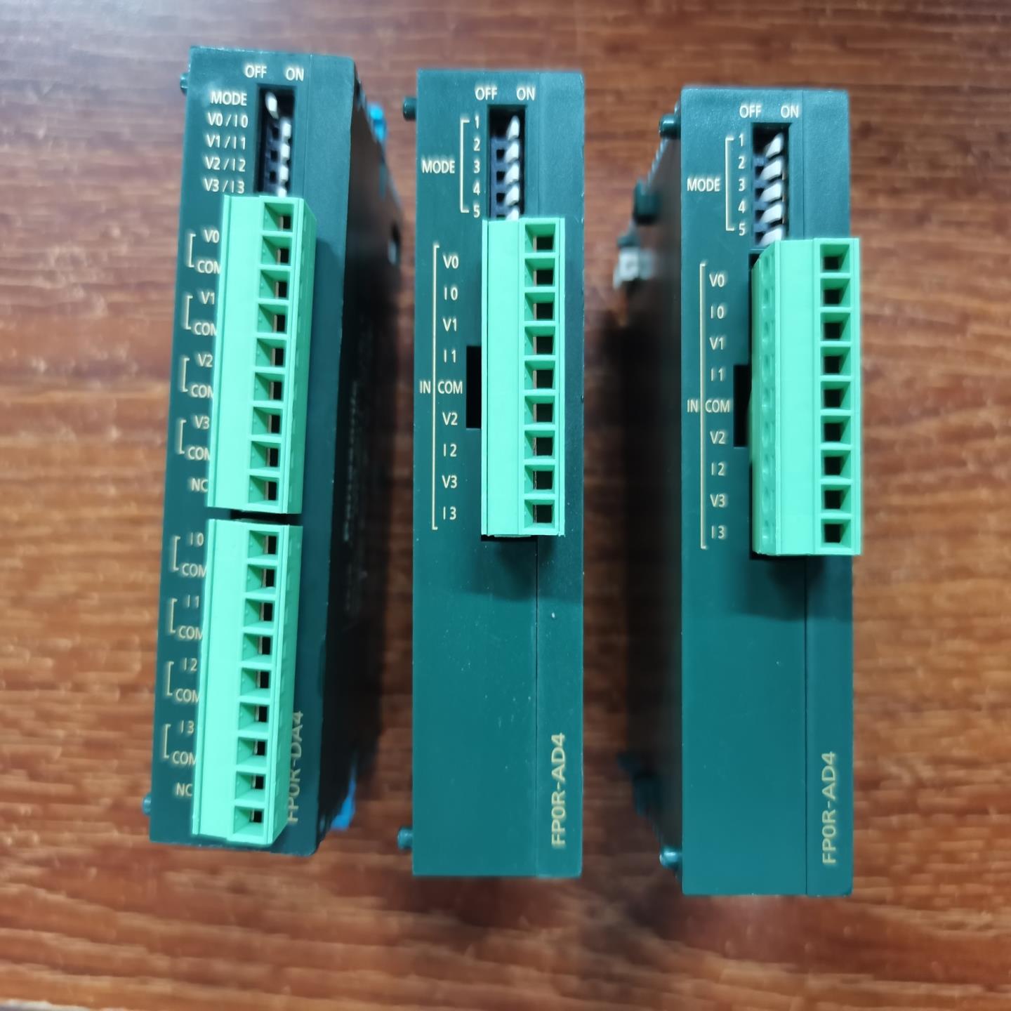 松下摸拟量FP0R-AD4 DA4 FP0-A04I A04V测试非常好用有质保 询价