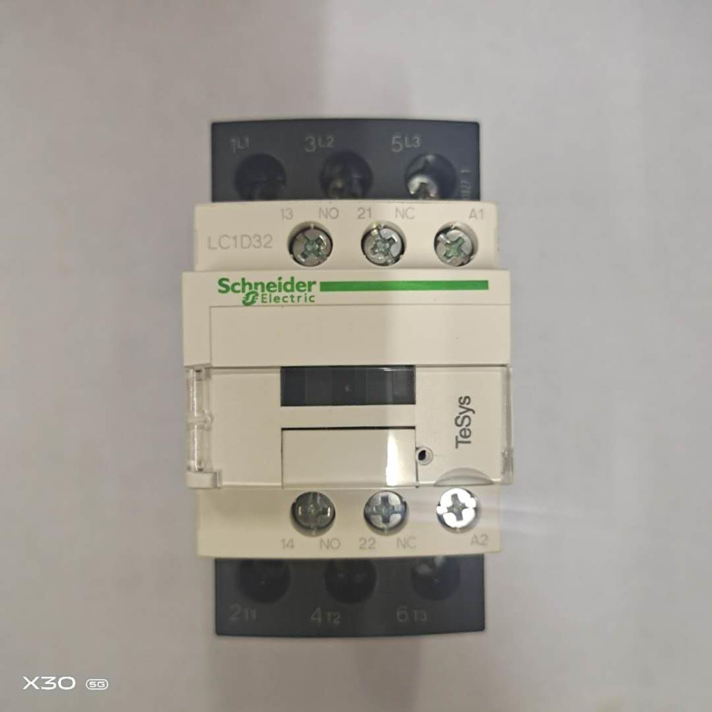 施耐德进口门锁抱闸直流接触器LC1D18 BLLC1D258E7LC1D326BDC询价