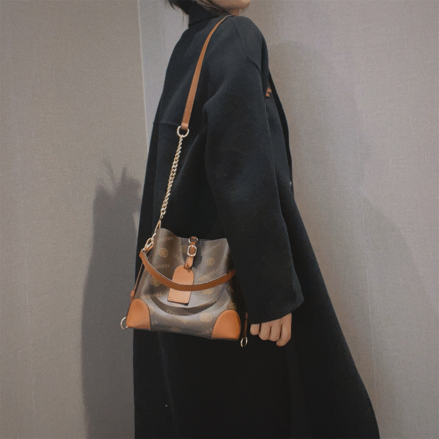 高级感包包女2024新款时尚百搭单肩斜挎包复古水桶包大容量手提包