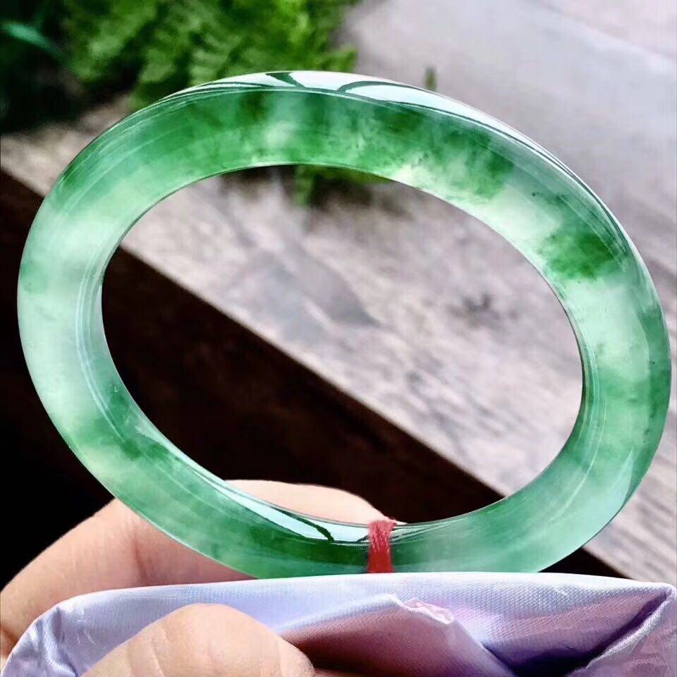 圆条翡翠手镯天然翡翠手镯冰润起光冰底飘阳绿高档手镯底子细腻
