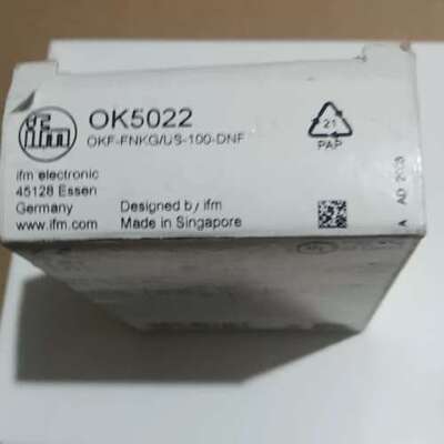 (议价)这款易福门OK5022振动传感器采用白色方形，外观简洁