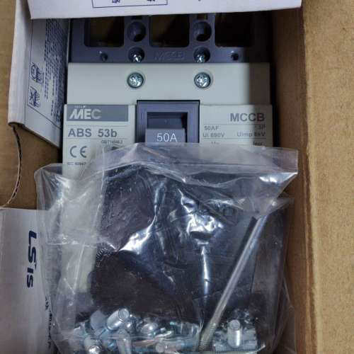 Ls塑壳断路器 ABS 53B，3P50A，4只。未拆议价