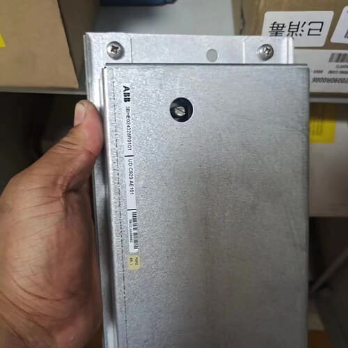 HU9046 变频器 3BHE024328R0101(议价)