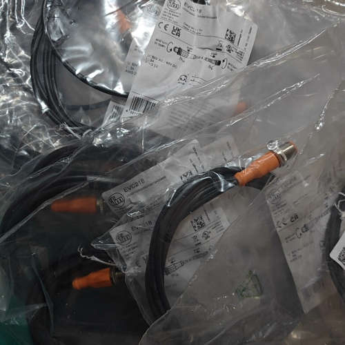 EVC218IFM易福门M8转M12公母头链接线议价