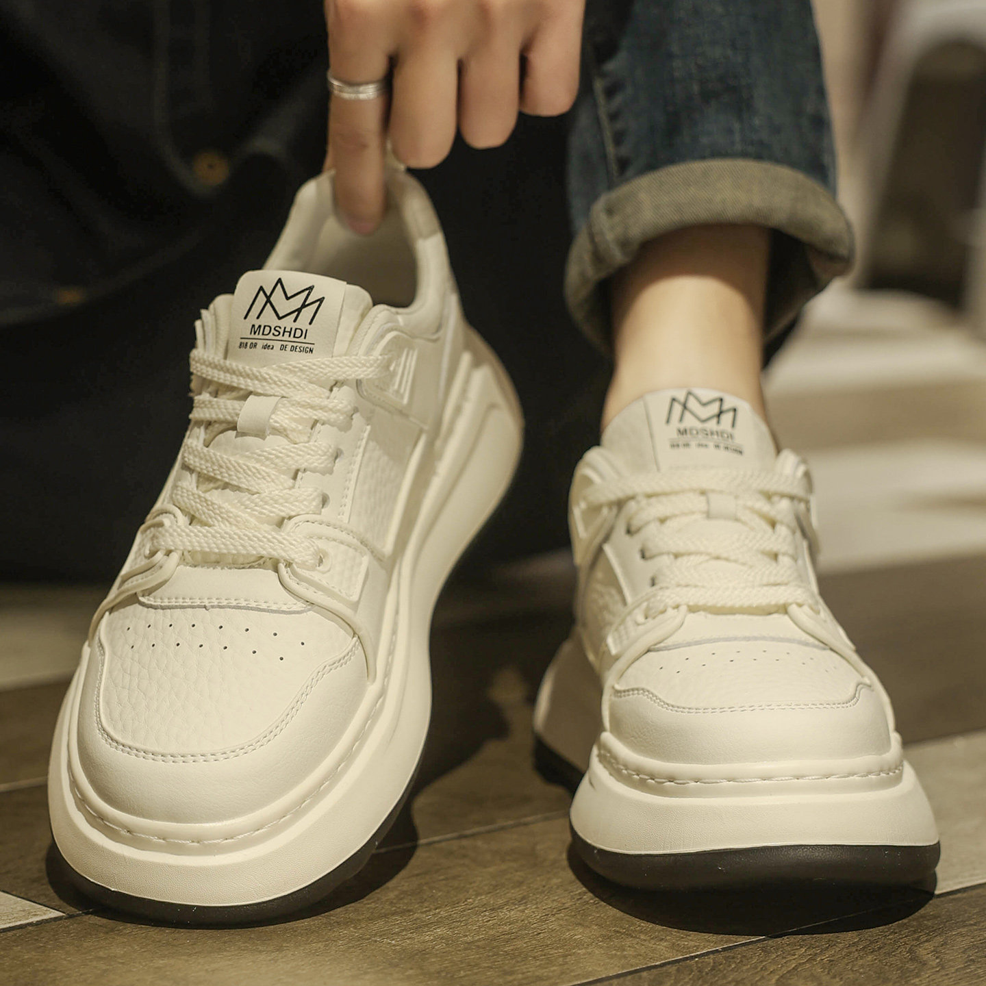 男鞋春季2026新款上班工作软底休闲运动板鞋百搭厚底增高小白潮鞋,流行男鞋,时尚休闲鞋,淘宝优惠券,粉丝福利购,淘宝优惠卷