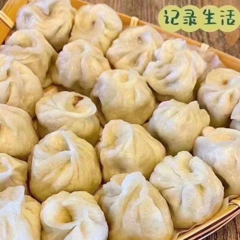 嘉兴松毛汤包 小小的一口一个 皮薄肉厚 蒸出来有松毛的香味21只