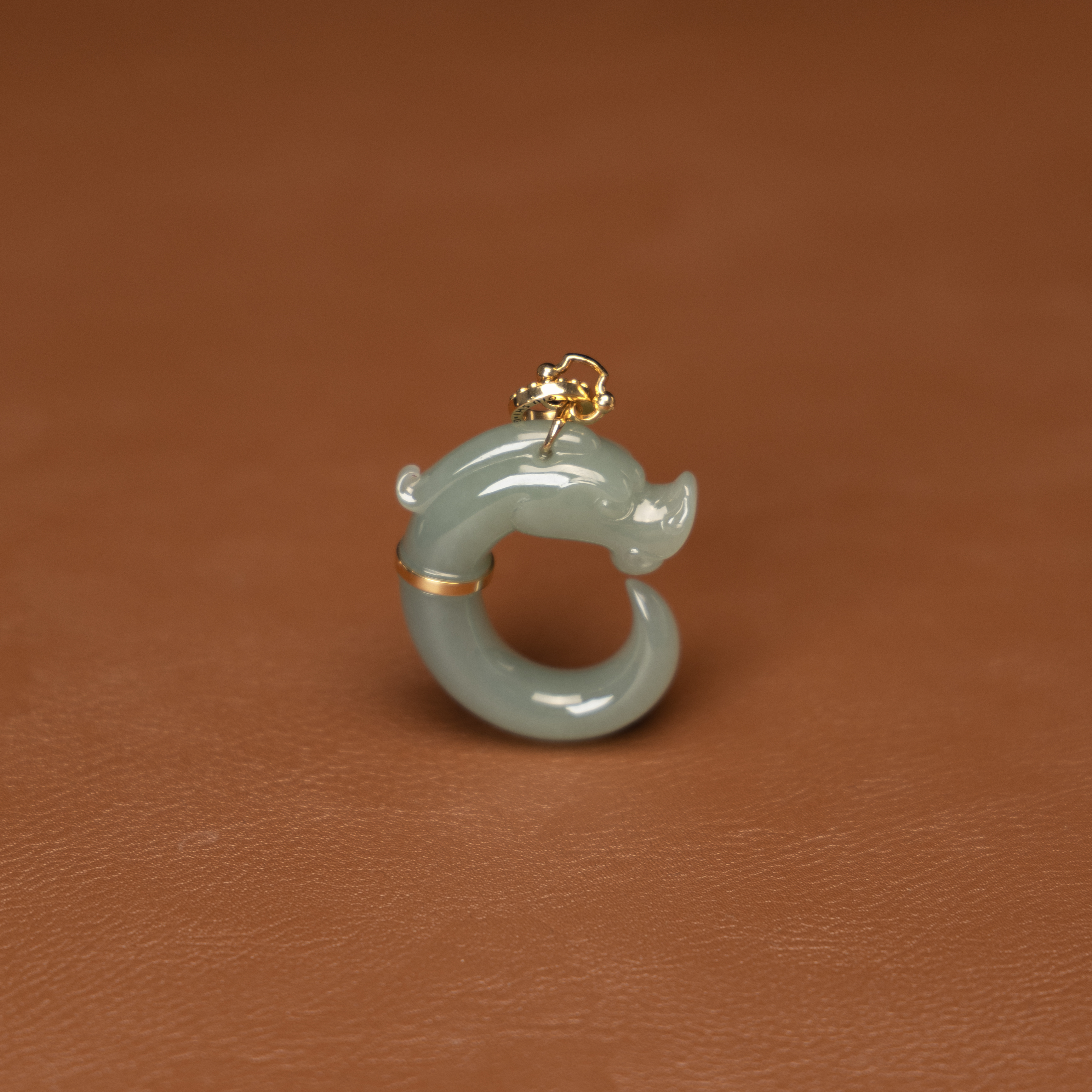 新疆天然沙枣青C形龙吊坠扳指