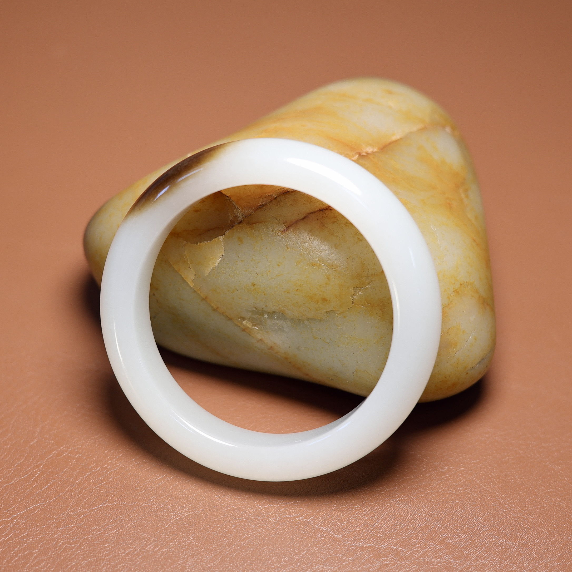 秋会长的和田玉新疆天然且末料糖白玉手镯女士镯子54.5mm圈口