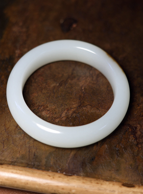 秋会长的和田玉手镯子且末料白玉