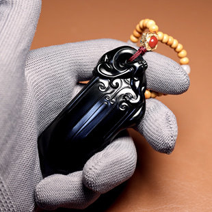 秋会长的和田玉新疆天然黑青籽料螭龙平安牌手把件大挂件70克