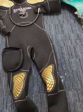 议价维修Water Scuba潜水服，黑色主体配黄色网格图案，5mm