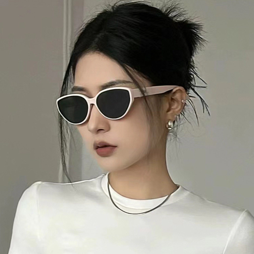 女式猫眼墨镜女款2025新款高级感适合方圆脸海边素颜拍照的太阳镜