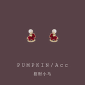 本命年酒红色植绒小马耳钉轻奢高级感马年耳环新年生肖马耳夹秋冬