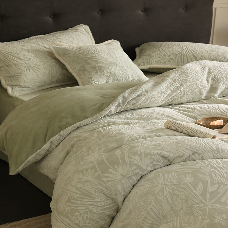 雕花绒简约牛奶绒四件套