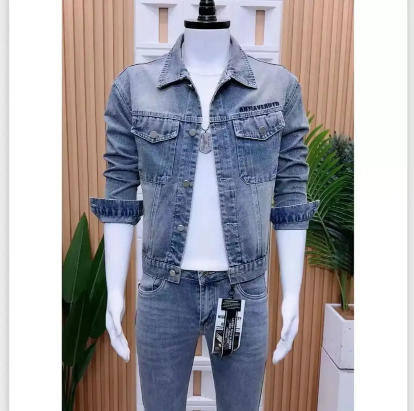 男士牛仔外套新款时尚百搭刺绣夹克翻领浅蓝色修身韩版短款牛仔衣