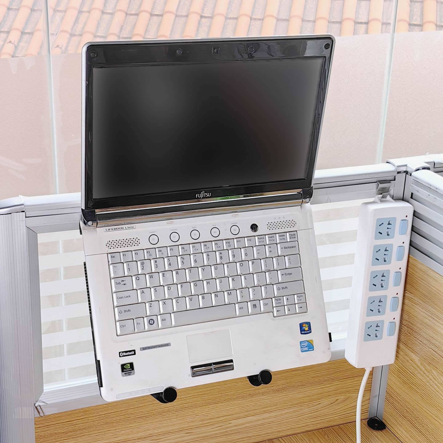 工位笔记本电脑挂架办公桌笔电卡挂缝托架，屏风斜放悬空电脑支架