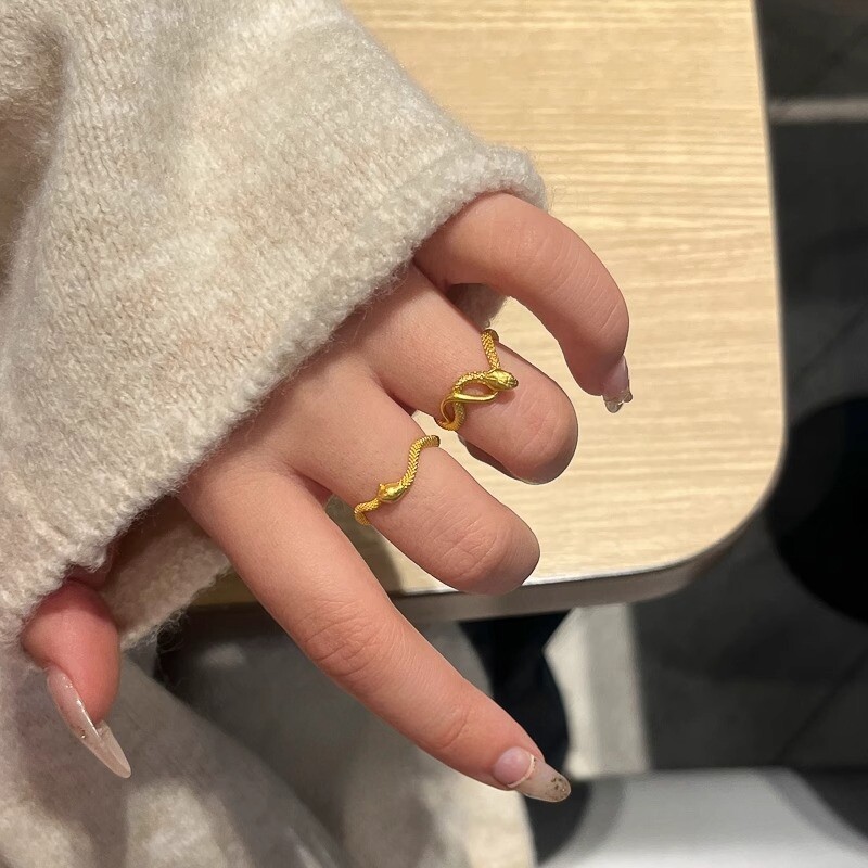 黄金色蛇盘兔缠绕小灵蛇戒指女