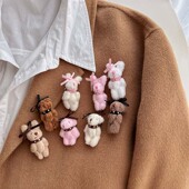 原创毛绒小熊胸针男女生衣服玩偶别针可爱卡通毛衣胸针围巾装 饰品