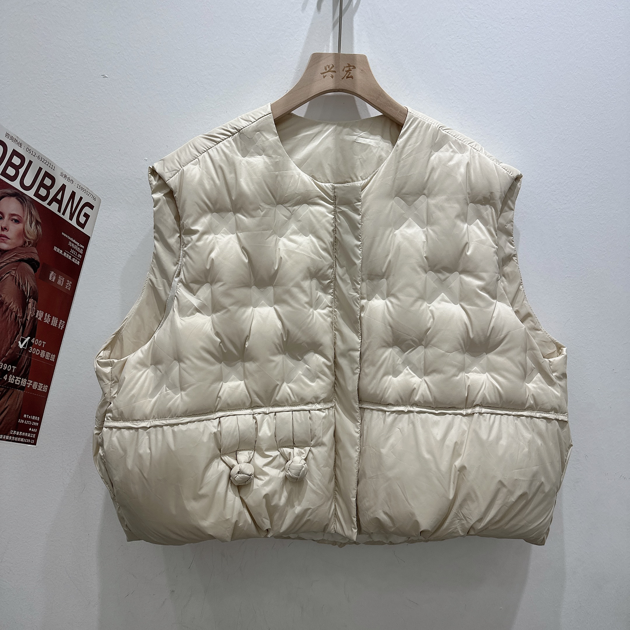 韩系圆领羽绒马甲女2025秋冬新款宽松廓形复古盘扣短款坎肩外套潮