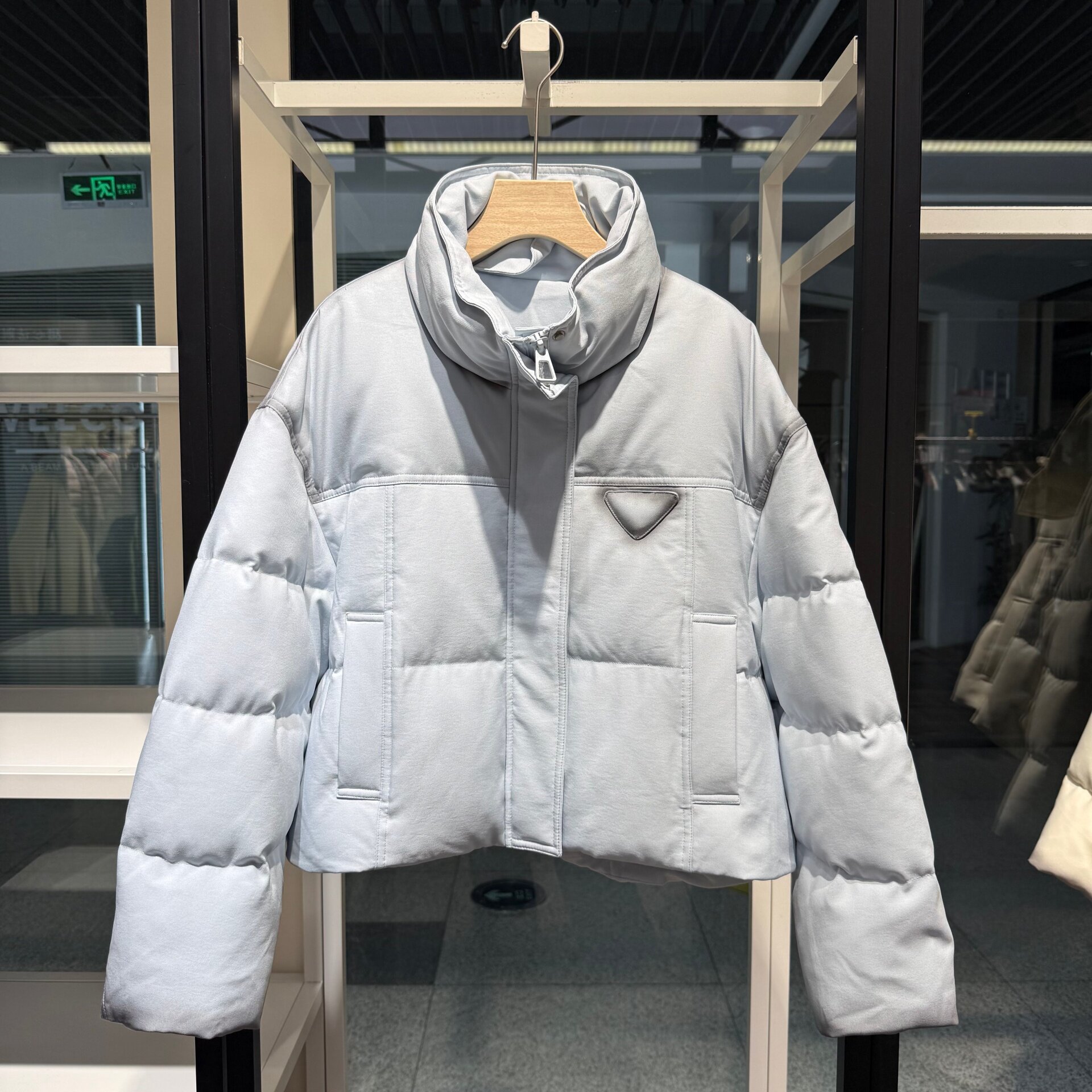 休闲宽松简约立领羽绒服90白鸭绒2025冬季新款保暖短外套