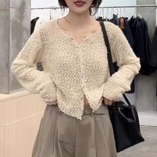 白色V领短款针织开始女早春新款软糯肌理感蕾丝钩花显瘦外搭上衣
