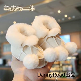 冬季新款婴儿鞋毛毛球羊皮毛一体雪地靴加绒保暖软底0-1岁宝宝鞋