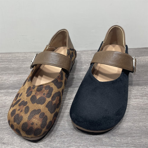 断码处理复古绒面圆头玛丽珍鞋女