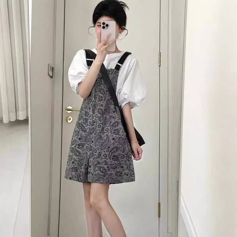 2026超火夏装一整套碎花吊带连衣短裤女设计感小个子显瘦背带裤潮