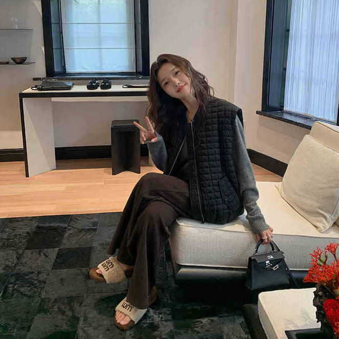 设计感小方格泡芙羽绒马