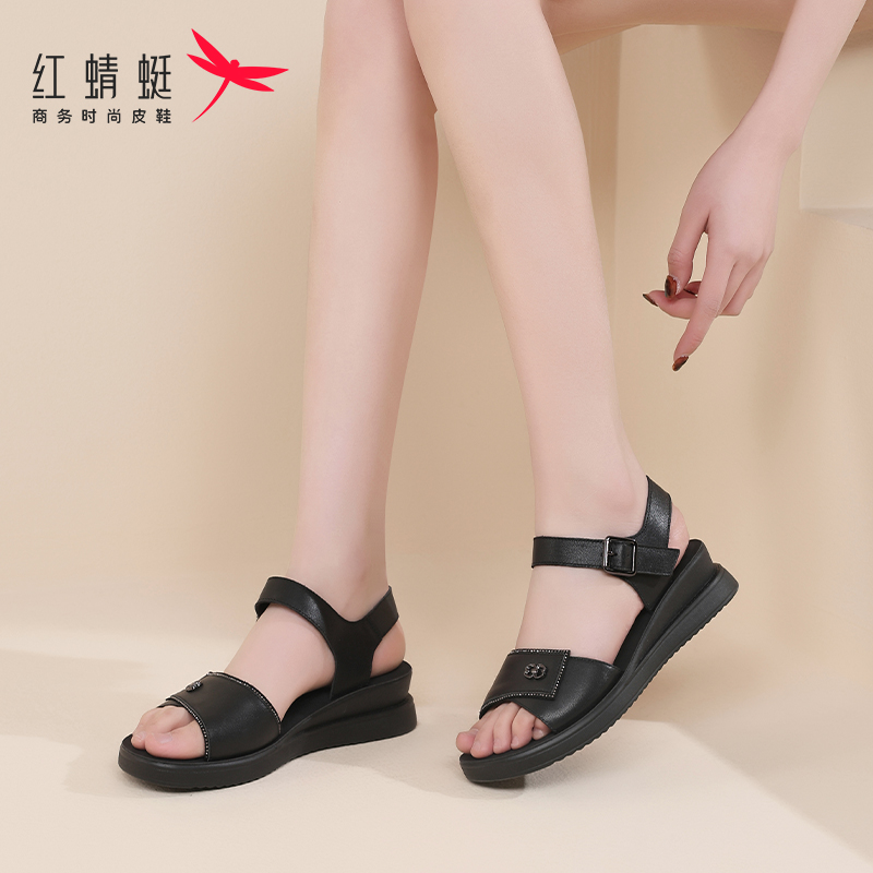 红蜻蜓平底妈妈凉鞋女款2025新款夏季外穿真皮品牌坡跟轻便女凉鞋