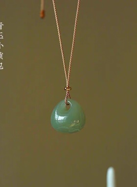 天然和田青玉锁包招才女款吊坠