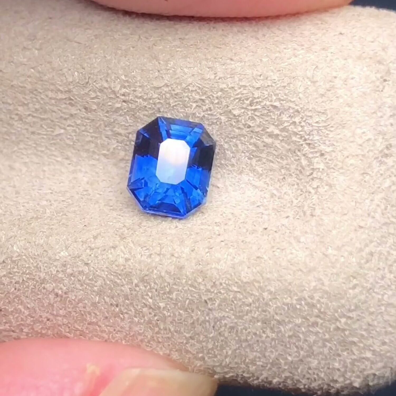 天然蓝宝石裸石 0.67克拉 浓郁矢车菊蓝 小精品戒面可镶嵌