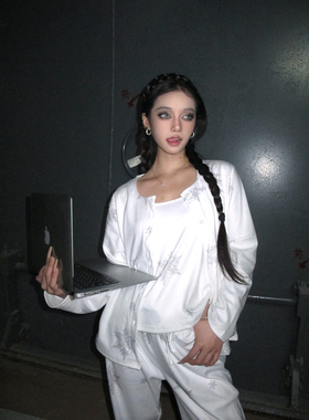 Maddy 甜美圣诞雪花睡衣女春秋新款大码长袖长裤家居服三件套外穿