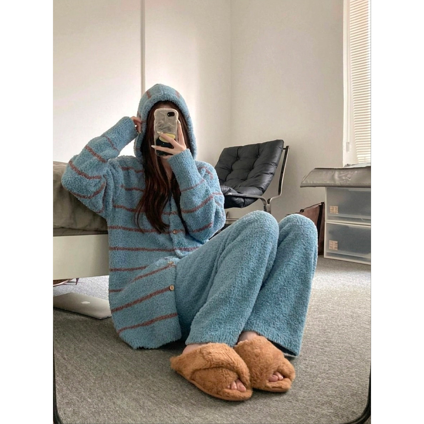 韩版条纹半边绒吊带睡衣女秋冬季2026新款家居服加厚外套三件套