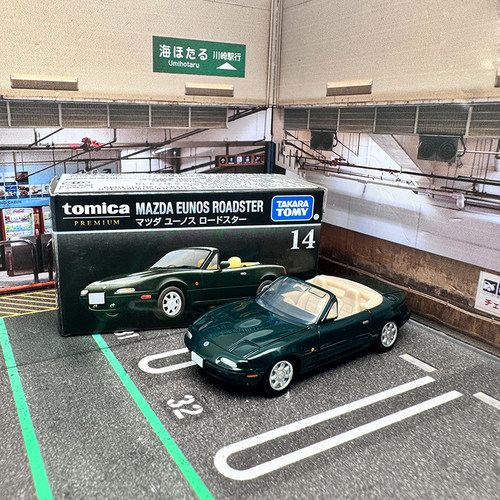 TAKARATOMY马自达MX5初代敞篷车