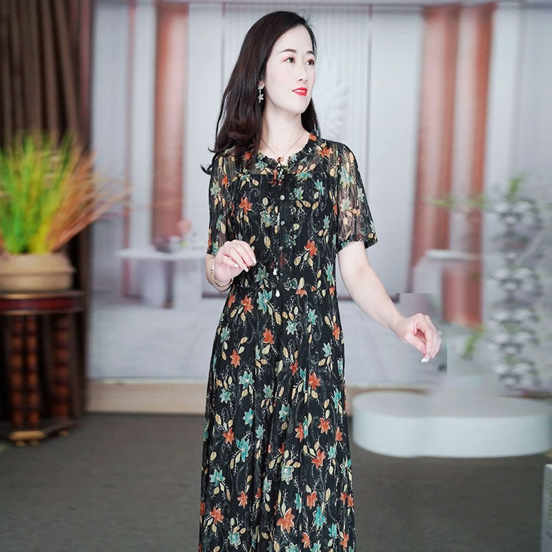 中年妈妈夏装连衣裙新款时尚流行大码女装中老年洋气碎花短袖裙子