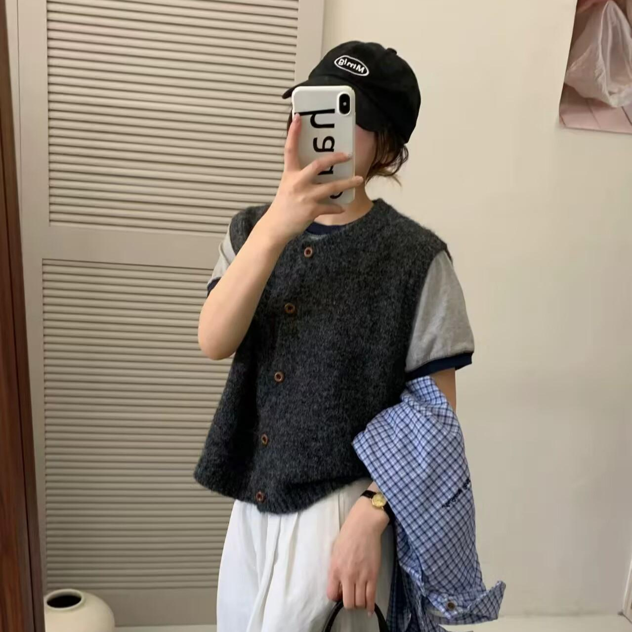 东大门韩系复古圆领针织马甲背心女新款秋外搭无袖单排扣开衫毛衣