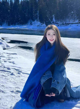克莱因蓝色围巾女冬季韩系氛围高级感保暖哈尔滨雪天穿搭披肩围脖